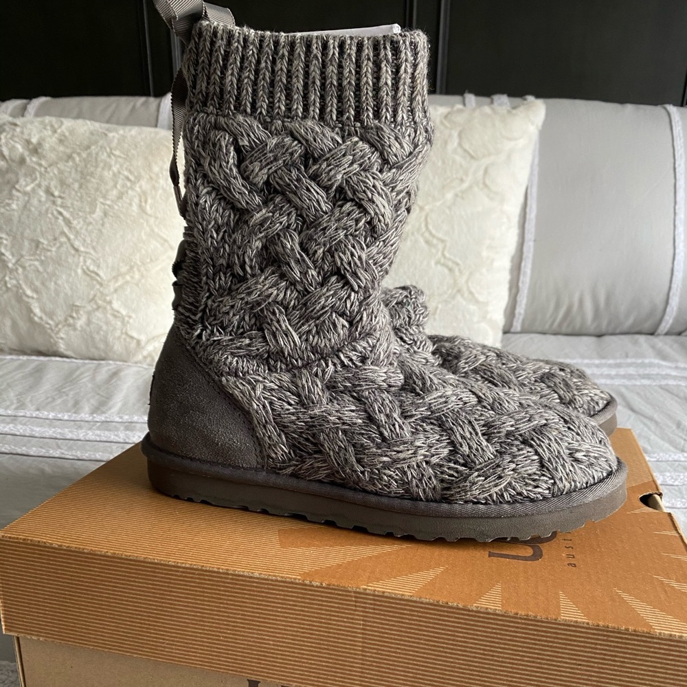 Australia UGG Blythe Knit Boot Size 8